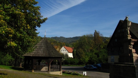 Pohled na kašnu v Zubrnicích Kašna Zubrnice